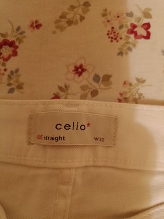 pantalones vaqueros blancos