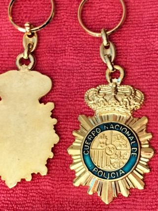 MEDALLAS POLICIALES A LA CONSTANCIA EN EL SERVICI