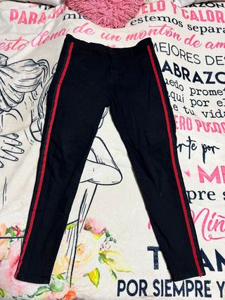 Pantalón pitillo negro