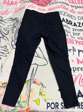 Pantalón pitillo negro