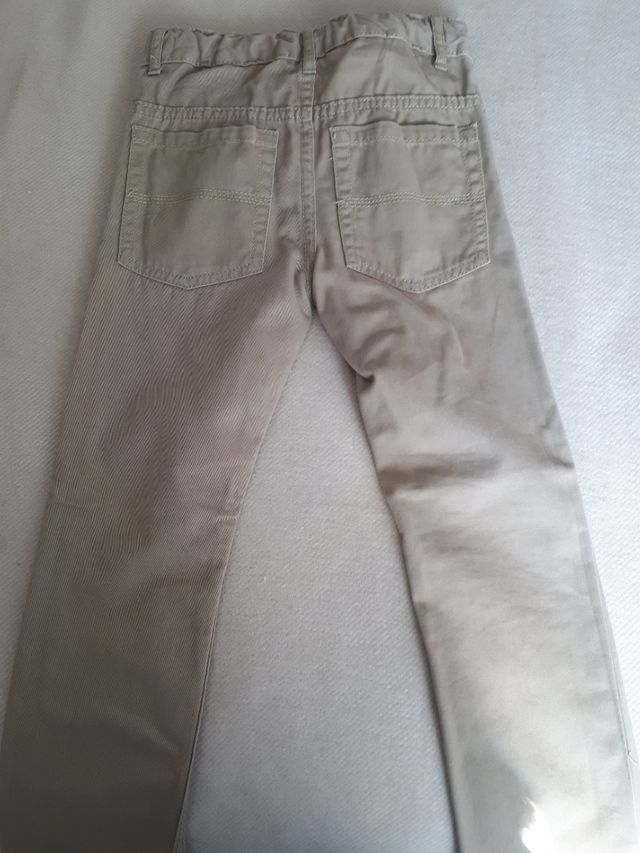 Pantalón beige niño t6