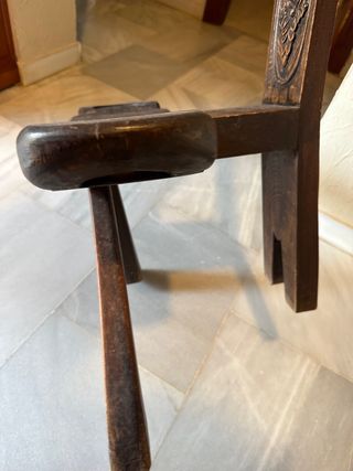 Silla antigua paridera