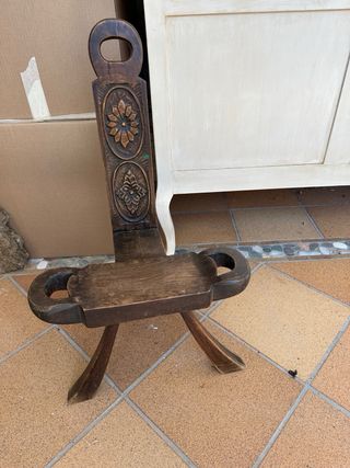 Silla antigua paridera