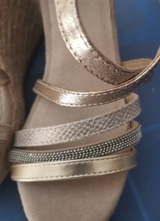 Sandalias doradas