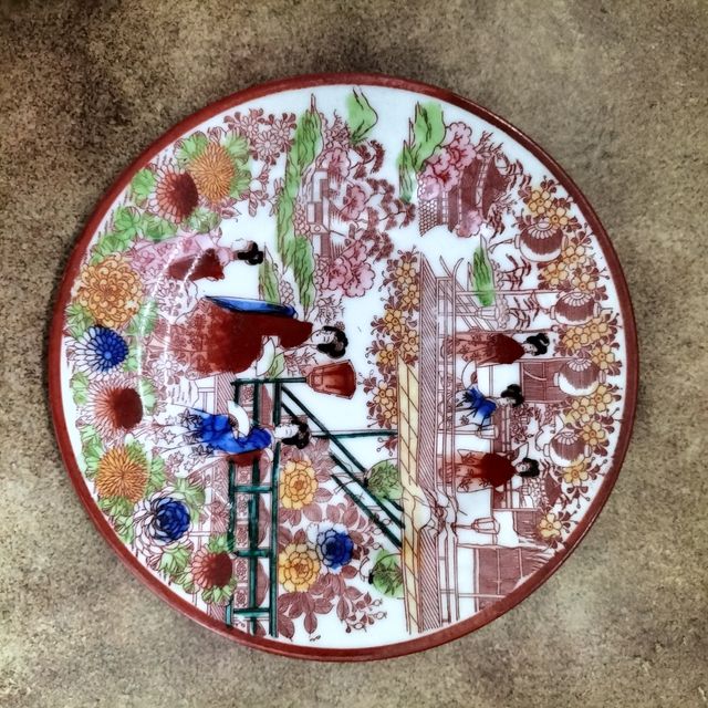 Plato japonés con sello por elana antigua