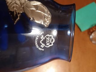 Vaso azzurro con rosa di argento 925%