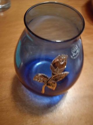 Vaso azzurro con rosa di argento 925%