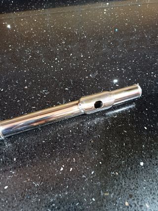 flauta travesera plateada