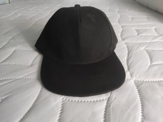 Gorra ancha negra 