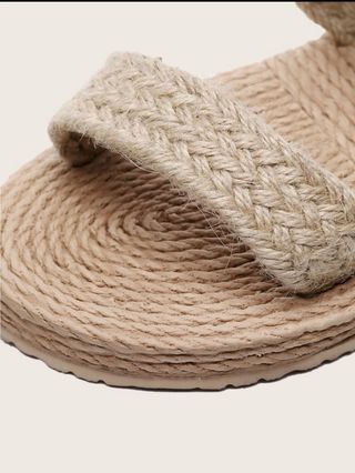 Chanclas con tiras de paja