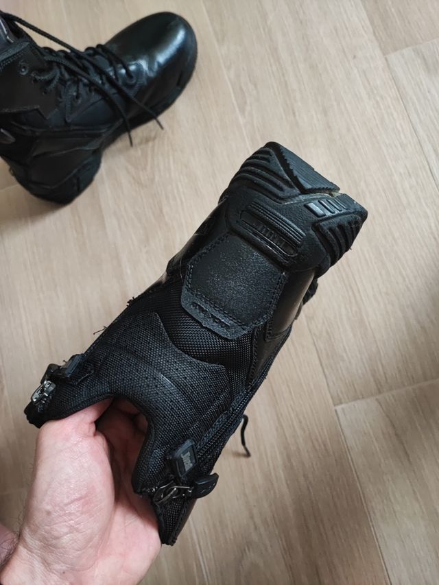 Botas Magnum Strike Force 8.0 DSZ