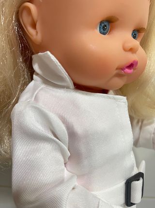 Precioso abrigo para Nenuco o similar. Nuevo c2