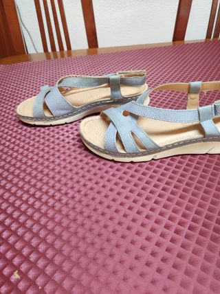 SANDALIAS PIEL