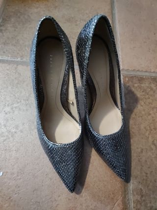 Zapato estileto plateado