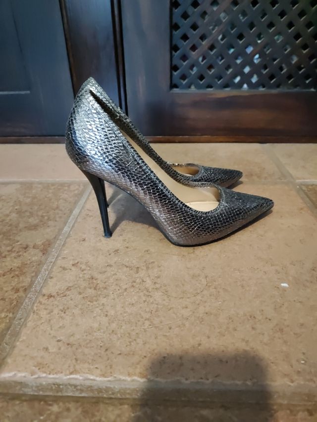 Zapato estileto plateado