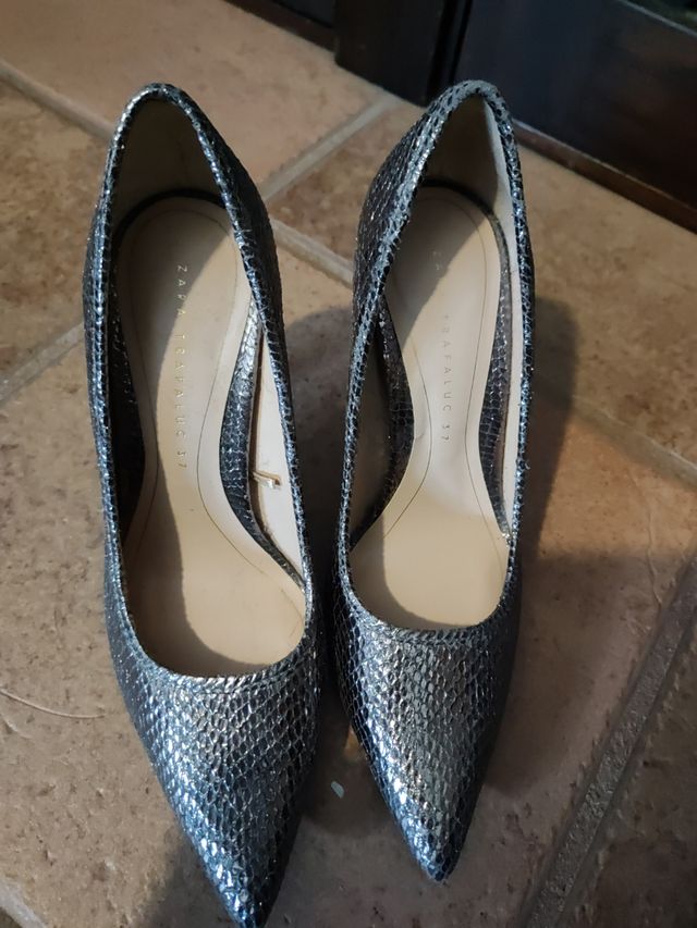 Zapato estileto plateado