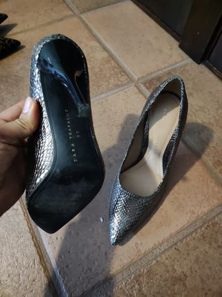 Zapato estileto plateado