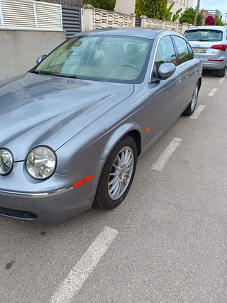 espectacular jaguar s type.