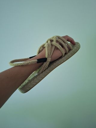 Sandalias romanas de esparto para mujer