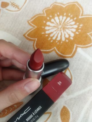 Pintalabios de MAC, tono 602 Chili, nuevo no