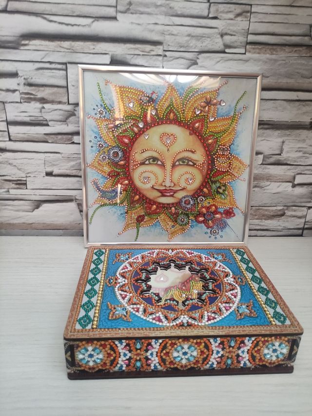 cuadro y caja de madera