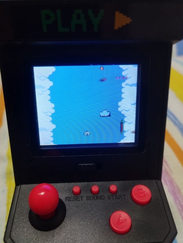 Miniatura de máquina de juego, funciona.