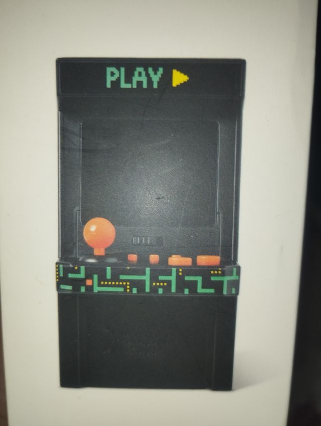 Miniatura de máquina de juego, funciona.