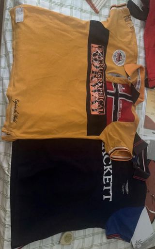 Lote 2 polos uno tallaL y otro XL