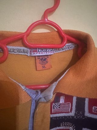 Lote 2 polos uno tallaL y otro XL