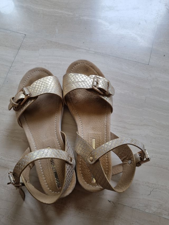 Sandalias doradas talla 39
