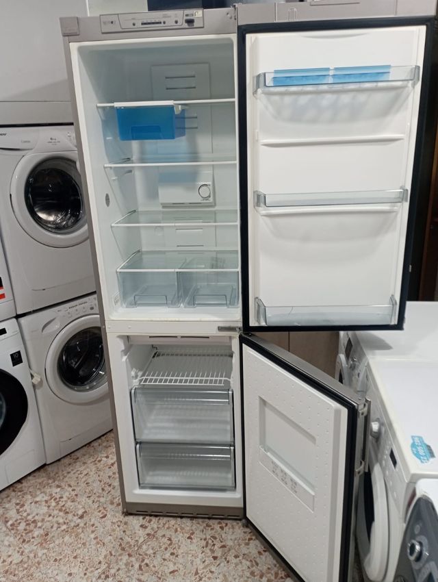 Nevera Balay 2m de segunda mano por 180 EUR en Barcelona en WALLAPOP