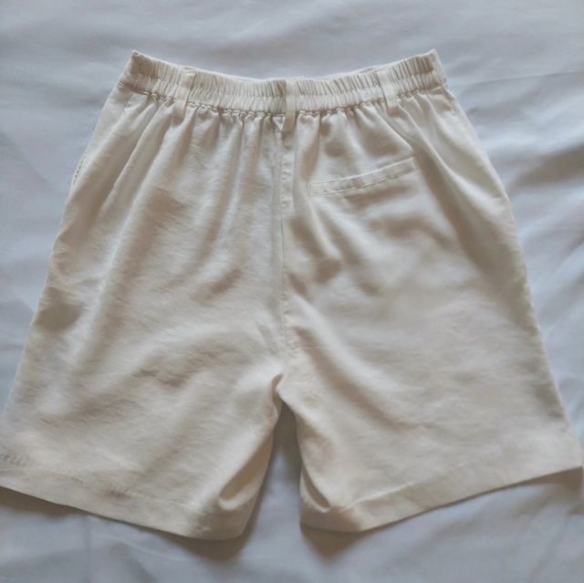 Bermuda mujer color crema