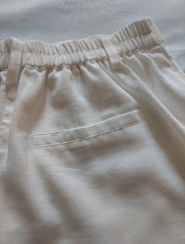 Bermuda mujer color crema