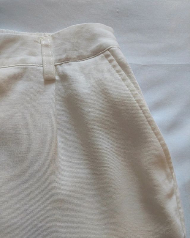 Bermuda mujer color crema