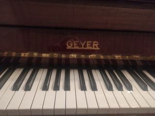 Piano vertical Geyer