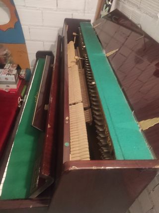 Piano vertical Geyer