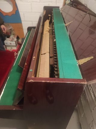 Piano vertical Geyer