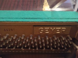 Piano vertical Geyer