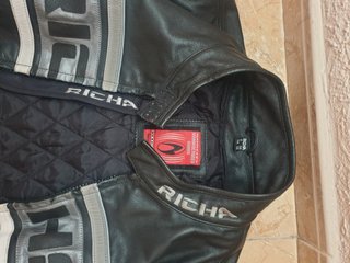 Traje de piel para moto..