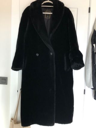 Abrigo largo negro de mouton 