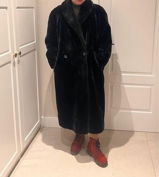 Abrigo largo negro de mouton 