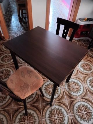mesa extensible con 2 sillas
