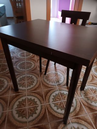 mesa extensible con 2 sillas