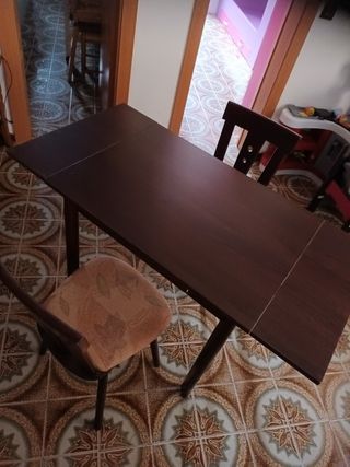 mesa extensible con 2 sillas