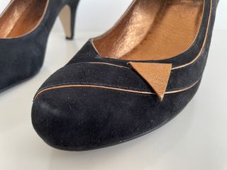 Zapatos de tacón ante negro. Diesel