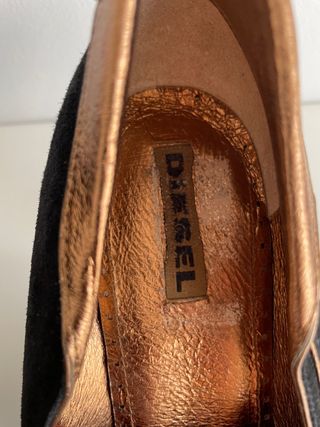 Zapatos de tacón ante negro. Diesel