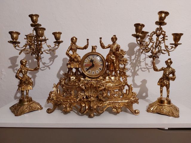 candelabros y reloj de bronce 