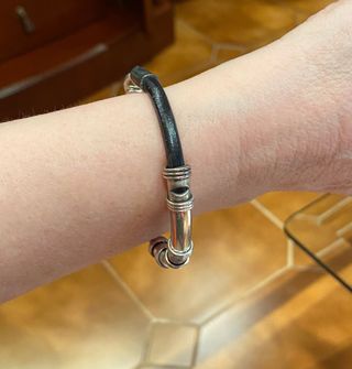 Pulsera de plata y cuero