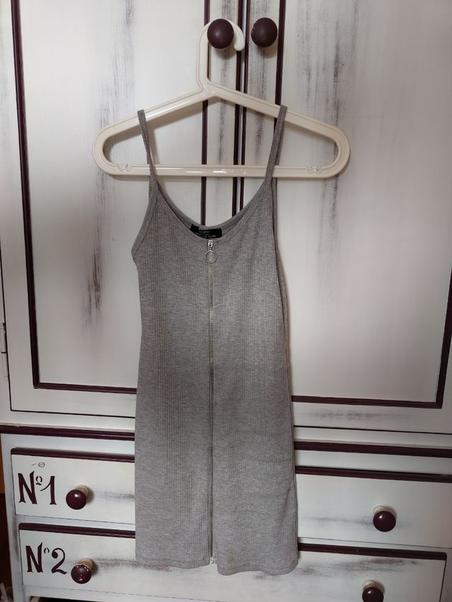 Vestido gris cremallera Bershka