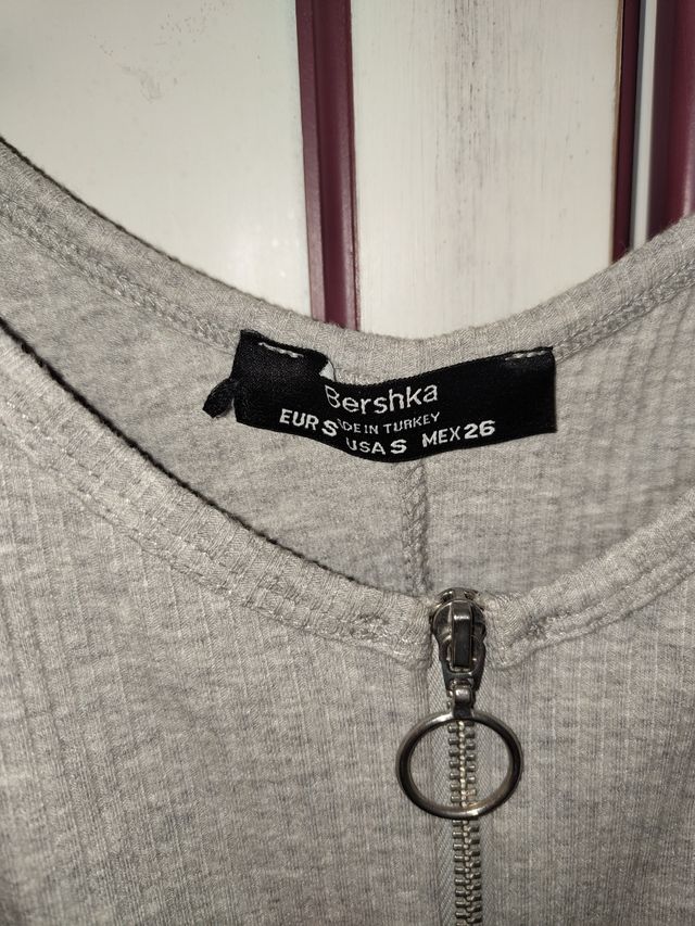 Vestido gris cremallera Bershka